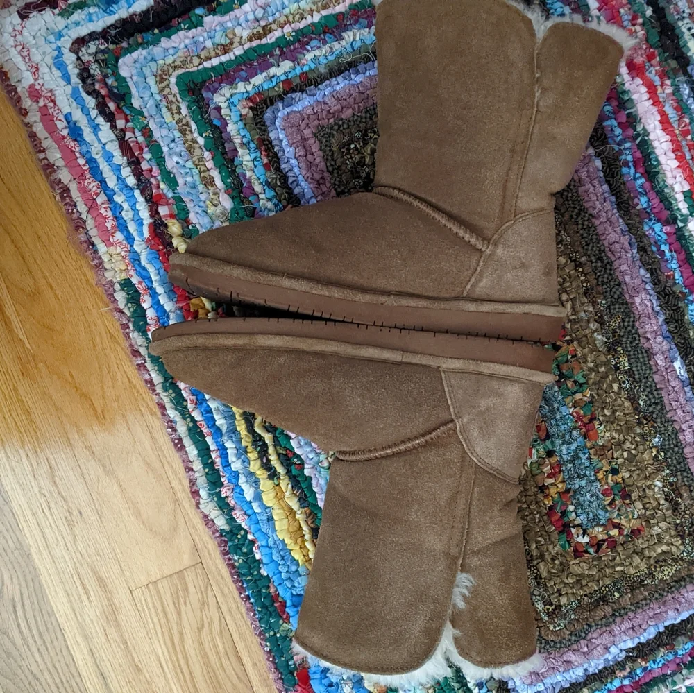 Bear Paw Tan Women's Suede Boots size 9 with sheepskin lining